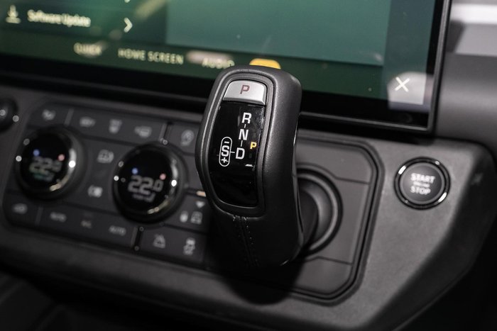 2026 Land Rover Defender 110 P635 OCTA