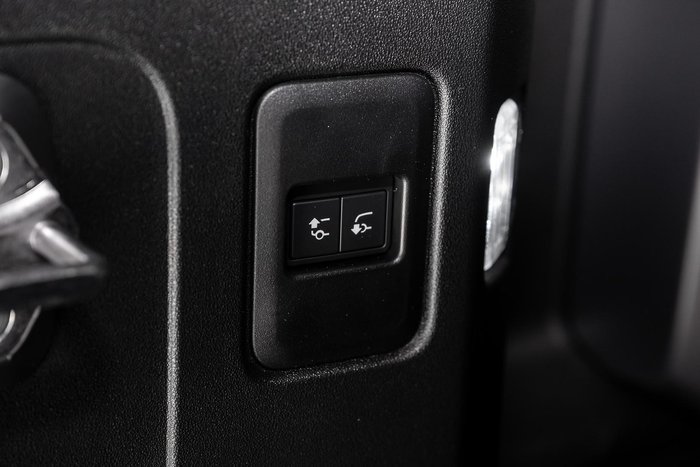 2026 Land Rover Defender 110 P635 OCTA