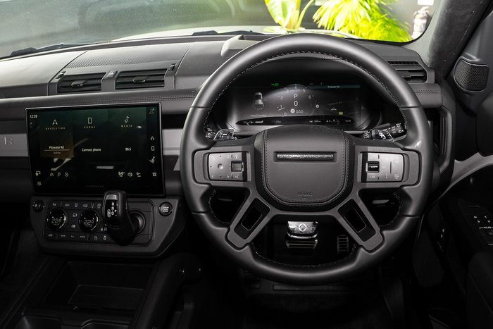 2026 Land Rover Defender 110 P635 OCTA