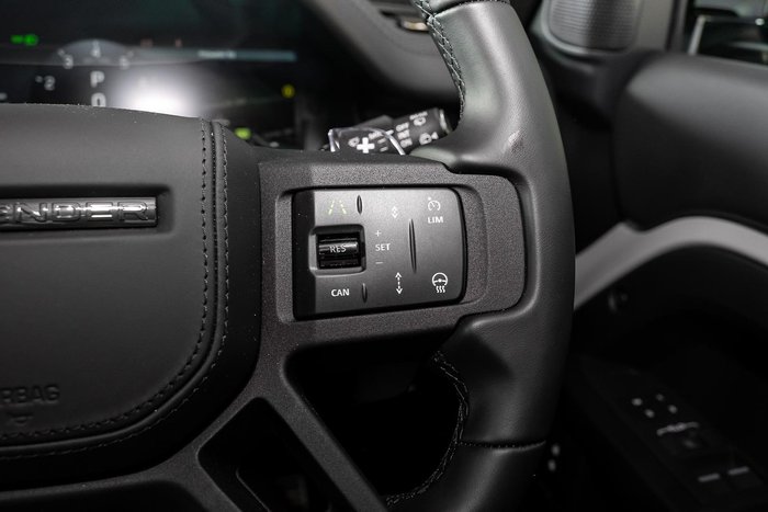 2026 Land Rover Defender 110 P635 OCTA