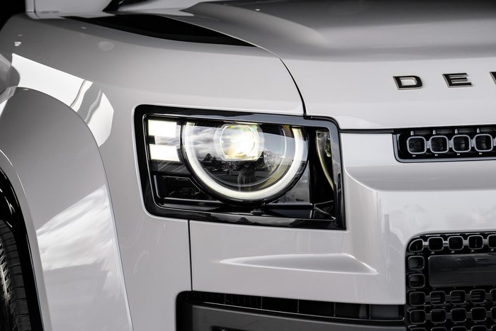 2026 Land Rover Defender 110 P635 OCTA