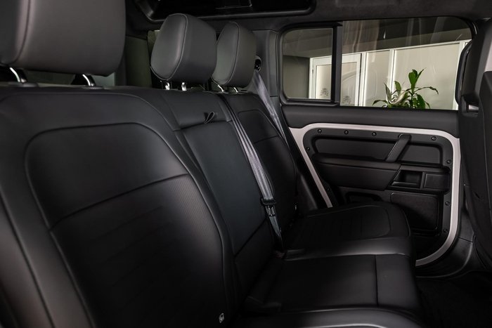 2026 Land Rover Defender 110 P635 OCTA