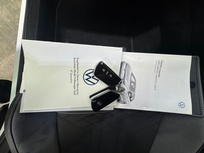 2021 Volkswagen Golf 110TSI R-Line 8 MY22.5 Pure White