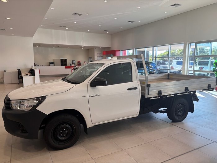 2023 Toyota Hilux 4x2 2.7L PET S/C/C 5MT Workmate