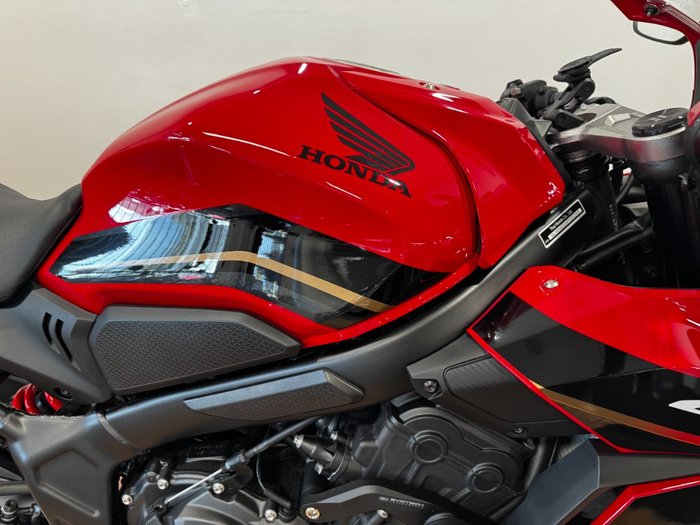 2023 Honda CBR650R RED