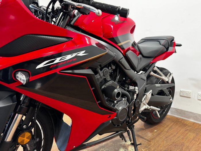 2023 Honda CBR650R RED