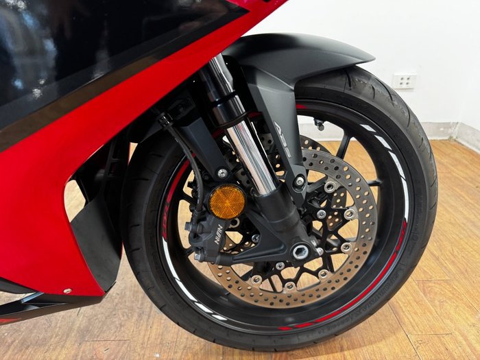 2023 Honda CBR650R RED