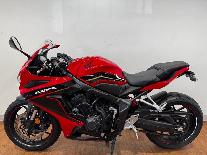 2023 Honda CBR650R RED