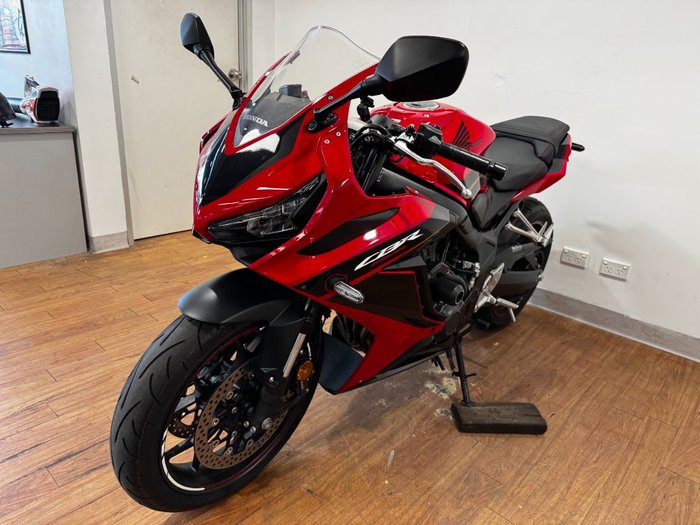 2023 Honda CBR650R RED