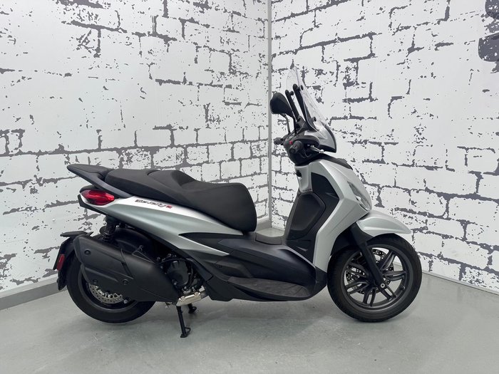 2021 Piaggio Beverly 400 S Beverly Silver