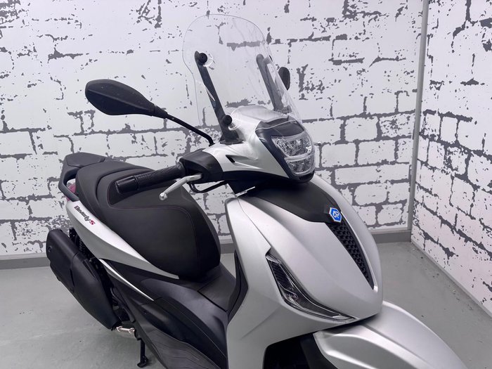 2021 Piaggio Beverly 400 S Beverly Silver