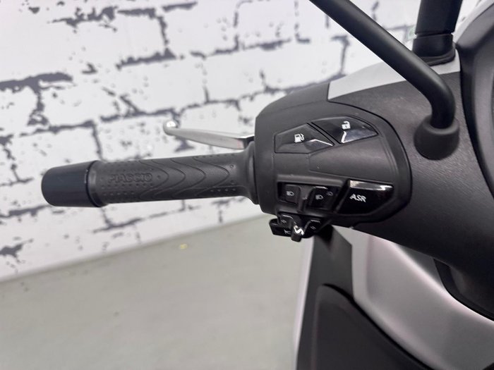 2021 Piaggio Beverly 400 S Beverly Silver