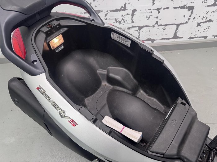 2021 Piaggio Beverly 400 S Beverly Silver