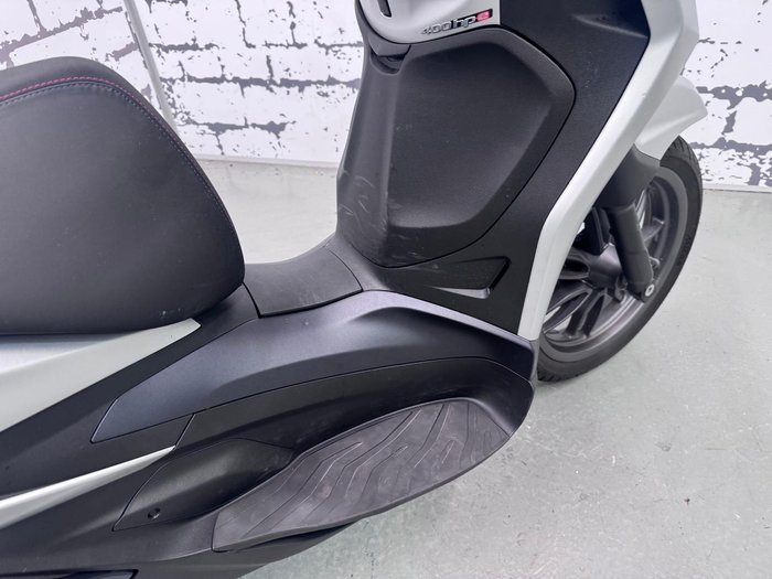2021 Piaggio Beverly 400 S Beverly Silver