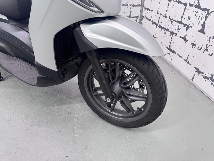 2021 Piaggio Beverly 400 S Beverly Silver