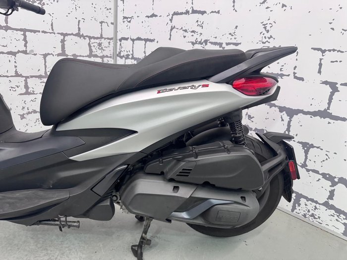 2021 Piaggio Beverly 400 S Beverly Silver