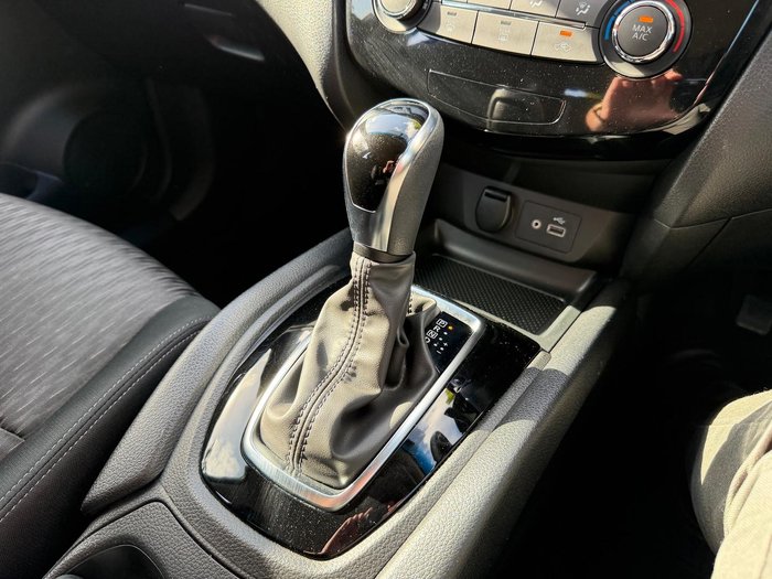 2022 Nissan X-TRAIL ST