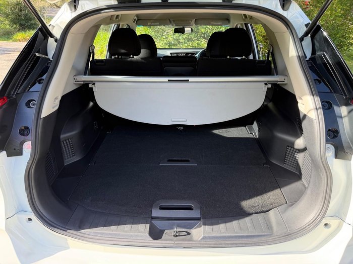 2022 Nissan X-TRAIL ST