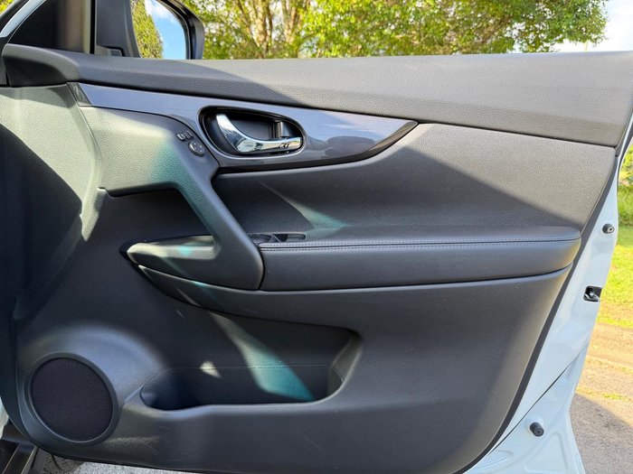 2022 Nissan X-TRAIL ST