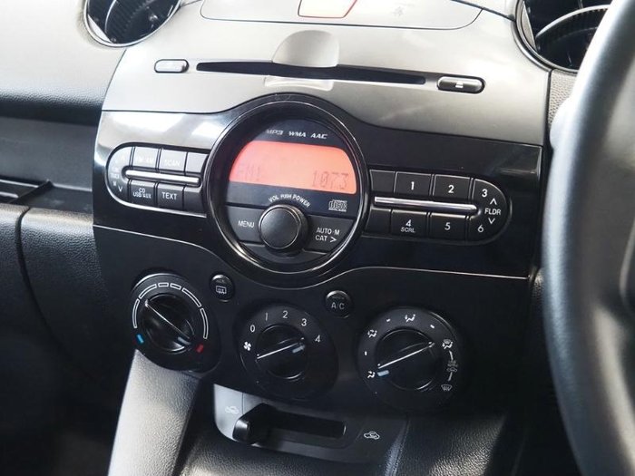 2014 Mazda 2 Neo Sport