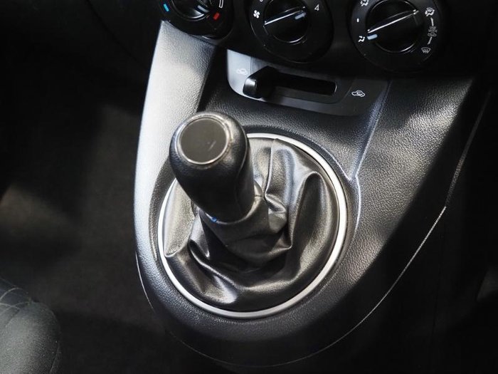 2014 Mazda 2 Neo Sport