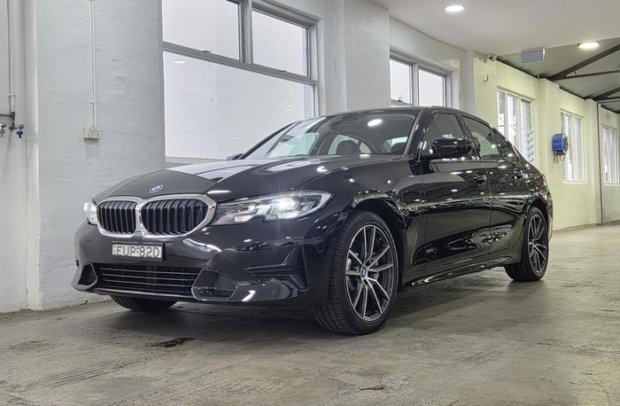 2022 BMW 3 Series 330e Luxury Line