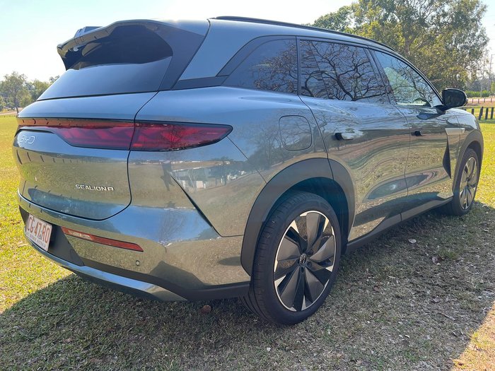 2025 BYD SEALION 8