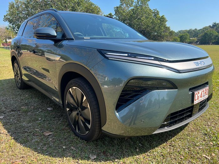 2025 BYD SEALION 8
