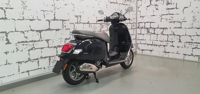 2025 Vespa GTS 300 Classic GTS Black