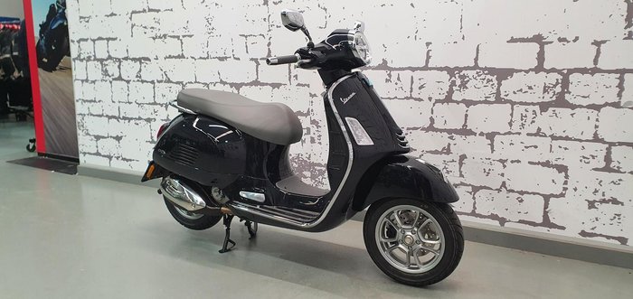 2025 Vespa GTS 300 Classic GTS Black