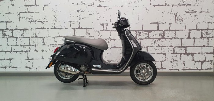 2025 Vespa GTS 300 Classic GTS Black