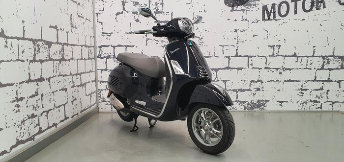 2025 Vespa GTS 300 Classic GTS Black