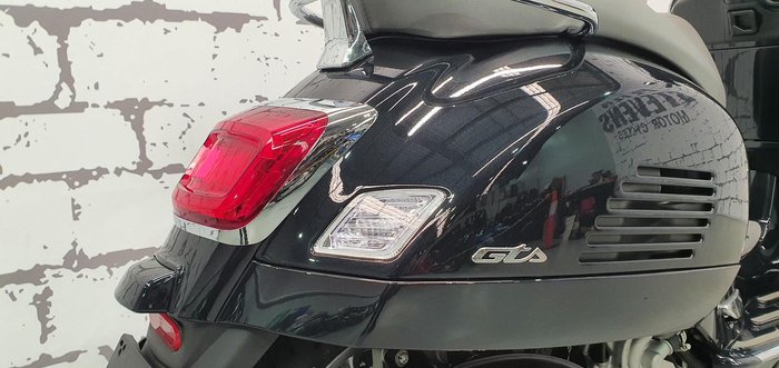 2025 Vespa GTS 300 Classic GTS Black