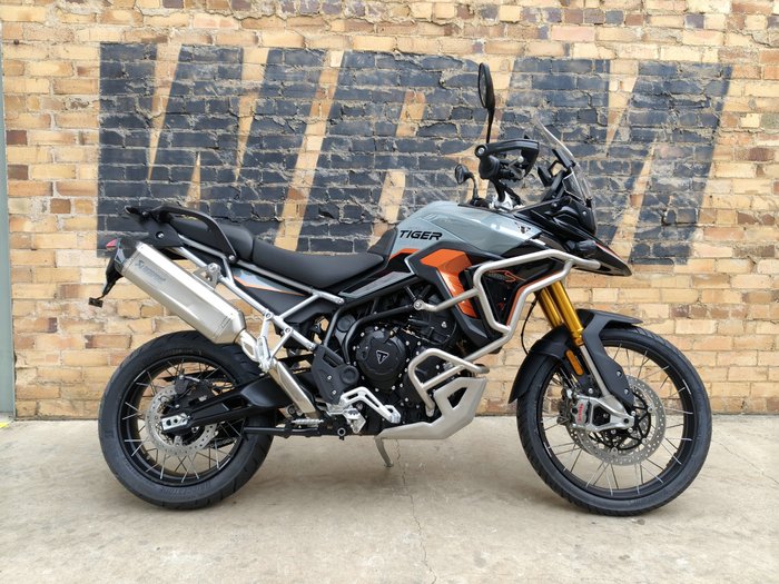 2026 TRIUMPH TIGER 900 DESERT EDITION ROAD GREY