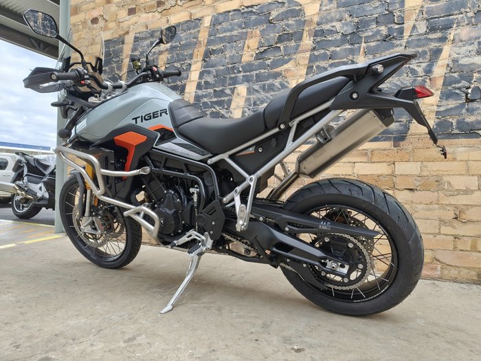 2026 TRIUMPH TIGER 900 DESERT EDITION ROAD GREY