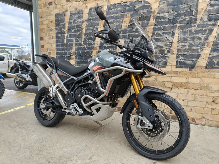 2026 TRIUMPH TIGER 900 DESERT EDITION ROAD GREY