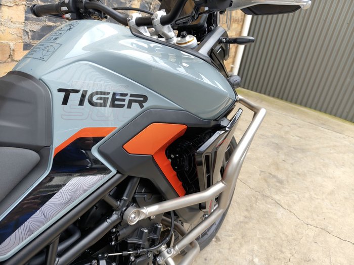 2026 TRIUMPH TIGER 900 DESERT EDITION ROAD GREY