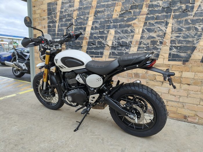 2026 TRIUMPH SCRAMBLER 400 XC DUAL PURPOSE VANILLA