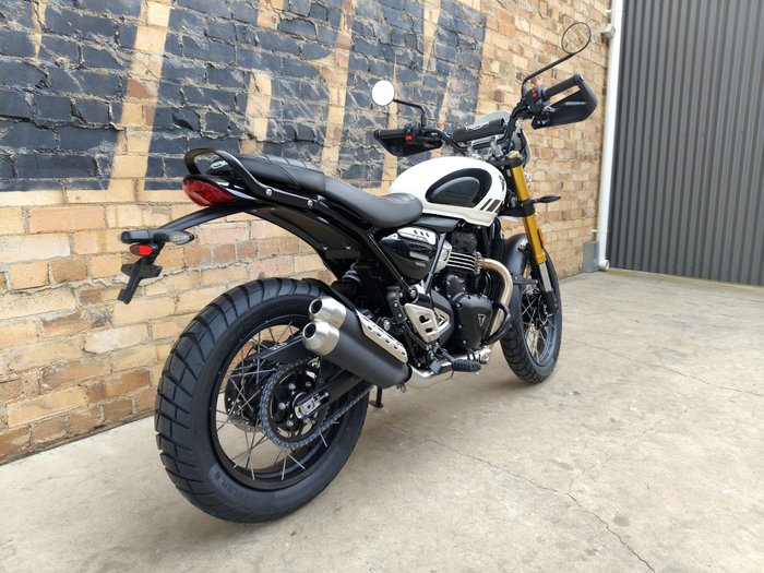 2026 TRIUMPH SCRAMBLER 400 XC DUAL PURPOSE VANILLA