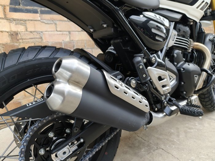 2026 TRIUMPH SCRAMBLER 400 XC DUAL PURPOSE VANILLA
