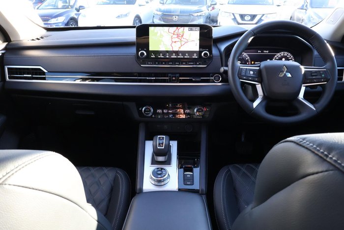 2023 Mitsubishi Outlander Exceed