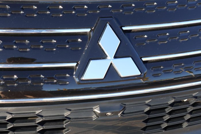 2023 Mitsubishi Outlander Exceed