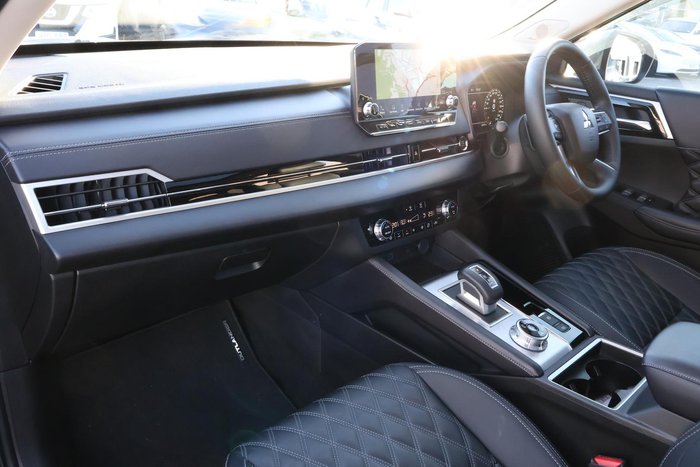 2023 Mitsubishi Outlander Exceed