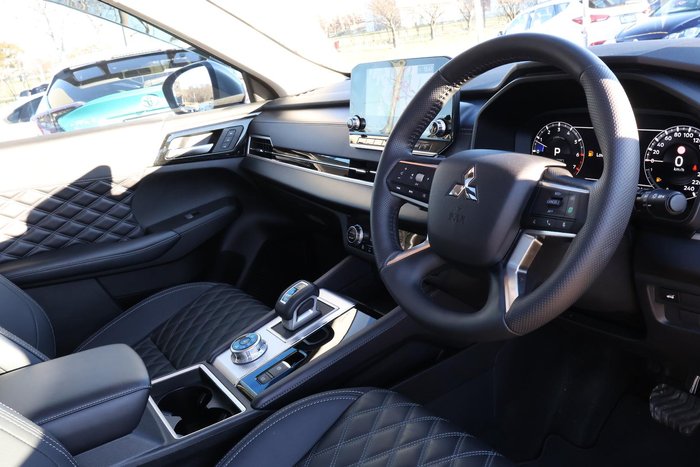 2023 Mitsubishi Outlander Exceed
