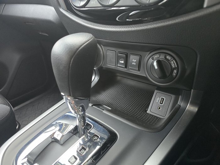 2025 Nissan Navara SL D23 MY25 4X4 Dual Range Solid White