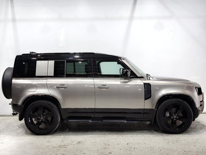 2025 Land Rover Defender 110 D350 X-Dynamic SE