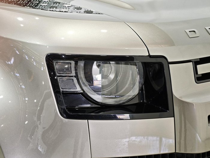2025 Land Rover Defender 110 D350 X-Dynamic SE