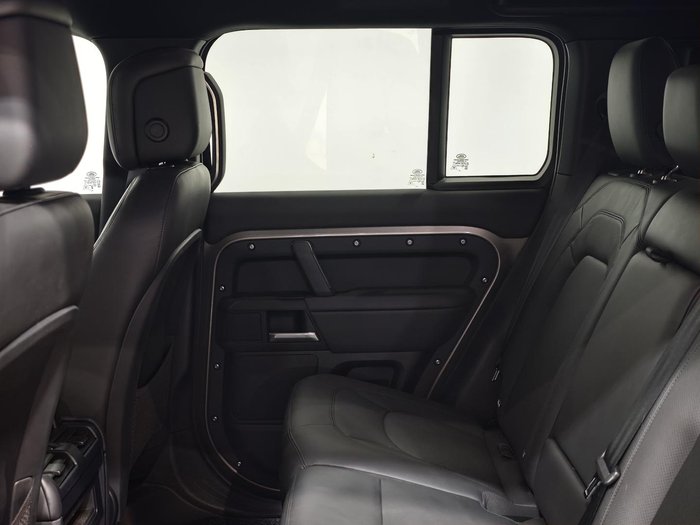 2025 Land Rover Defender 110 D350 X-Dynamic SE