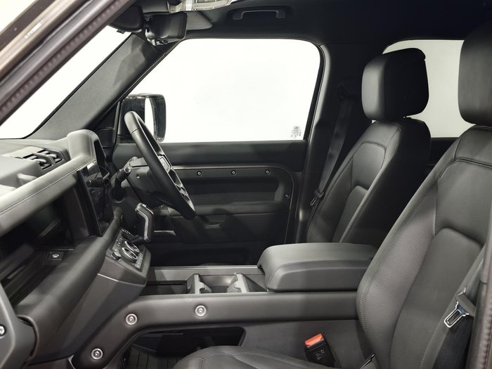 2025 Land Rover Defender 110 D350 X-Dynamic SE