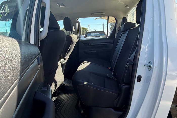 2024 Toyota Hilux SR